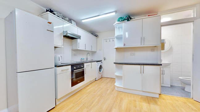 Studio Flat in Southall  Main Photo