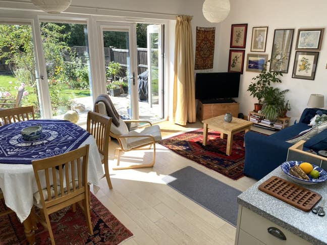 Lovely flat in OX14 available while owner is away. Main Photo