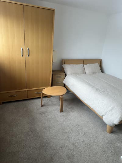 Spacious Double Room on quiet street Main Photo