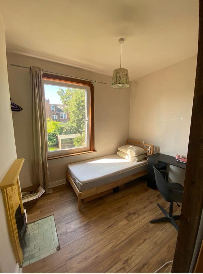 Single Room in Bowes Park/Wood Green Borders Main Photo