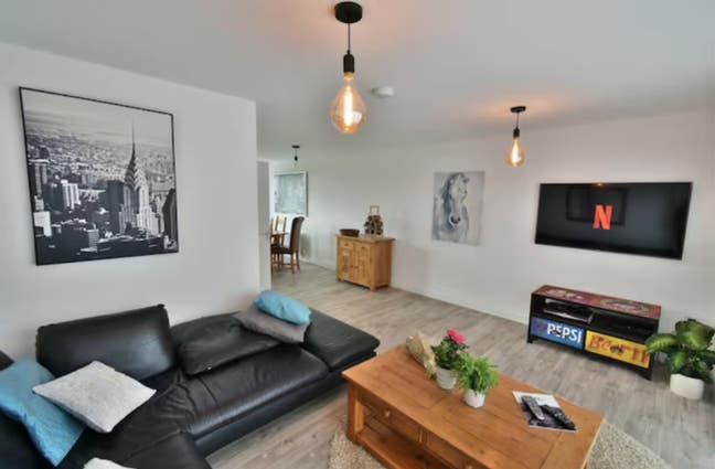  Double Bedroom with Private Bathroom  Main Photo