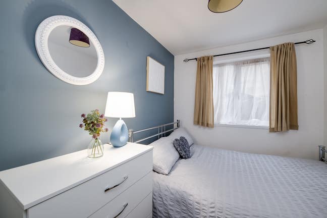 A lovely, quiet, clean house in Southsea Main Photo