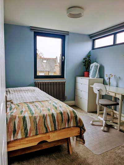 Bright single room in modern home – pref female Main Photo