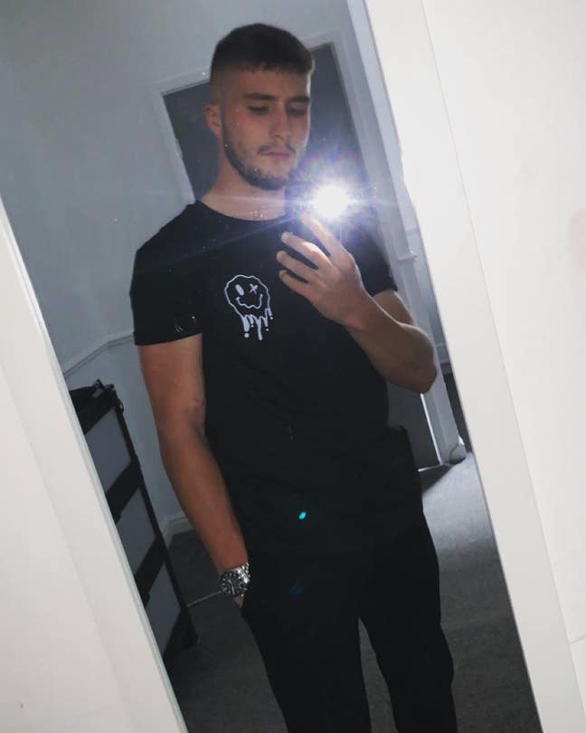 hi my names Travis I’m 23 years old and I��... Main Photo
