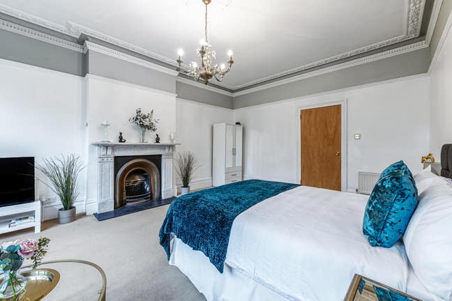 🔥 Stylish spacious Double room - Ealing Common🔥 Main Photo