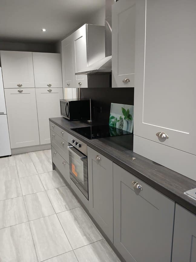 Large Self contained one bed flat. Bills included Main Photo