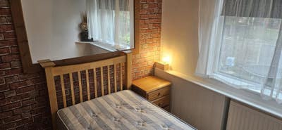 Single room available Main Photo