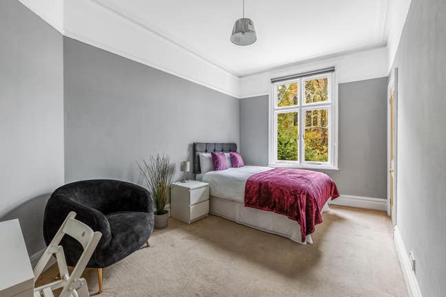 Double Room - Ealing Common Main Photo