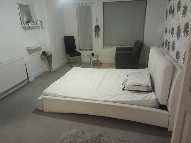Large double room to rent near brighton seafront  Main Photo