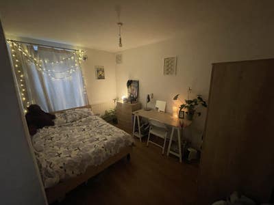 Double Room in Bow Main Photo