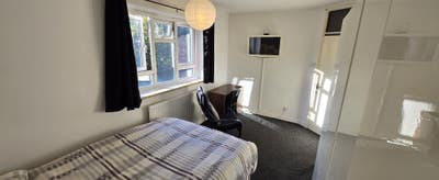 Large Double Bedroom &pound;775 3 Min Walk Dlr Bills Inc Main Photo