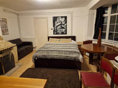 Spacious Double Room in Iver 1 mile from Pinewood  Main Photo