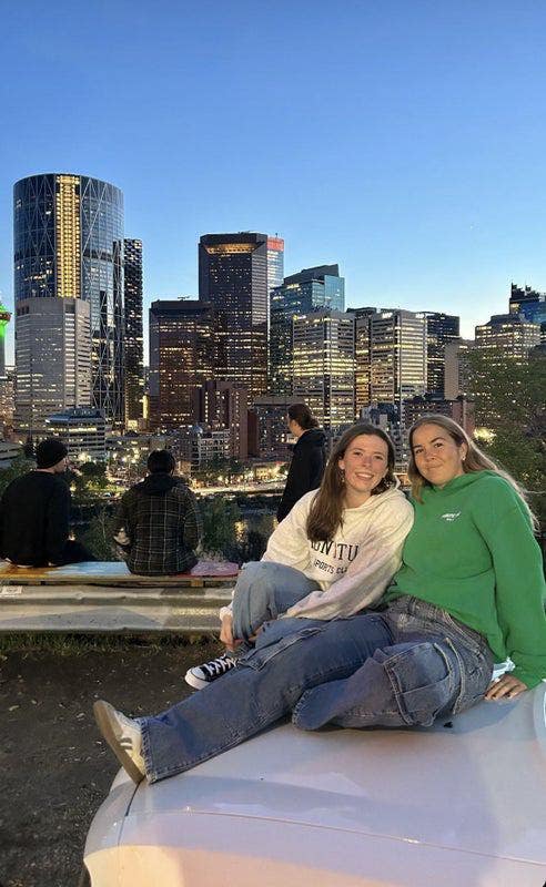 I am a professional female aged 26. I am look... Main Photo