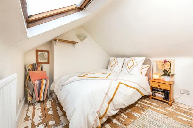Warm friendly house - sunny garden and wood burner Main Photo