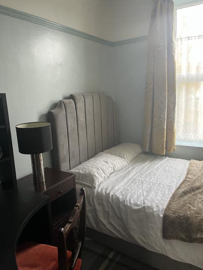 Double room in Victorian terrace. Not an HMO Main Photo