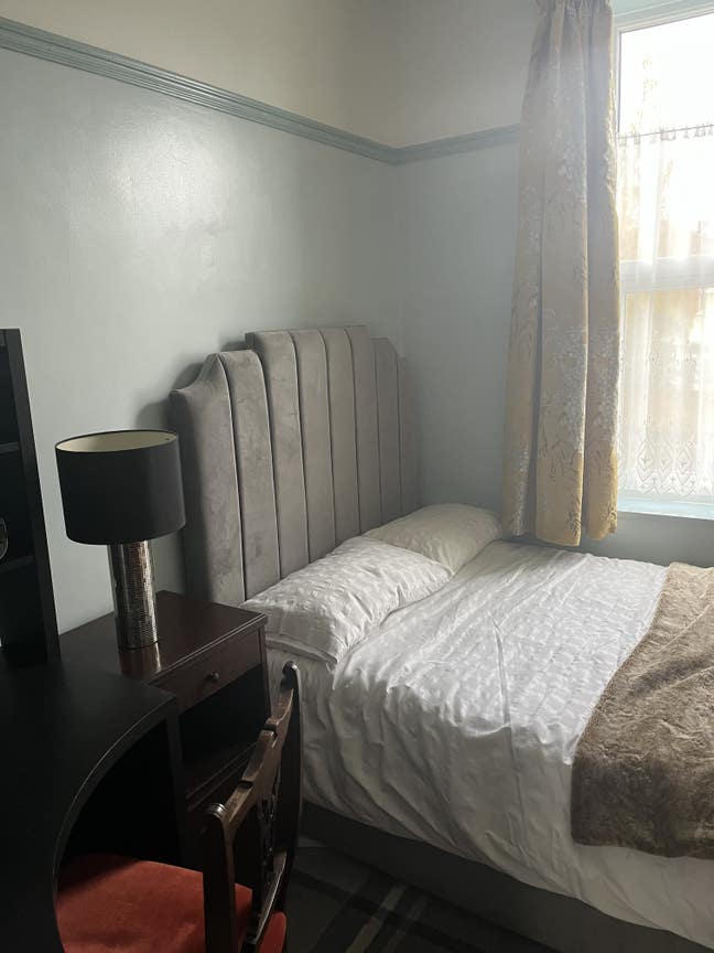 Double room in Victorian terrace. Not an HMO Main Photo