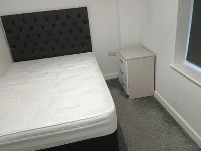 A Double Room in a 2 Bedroom Flat Main Photo
