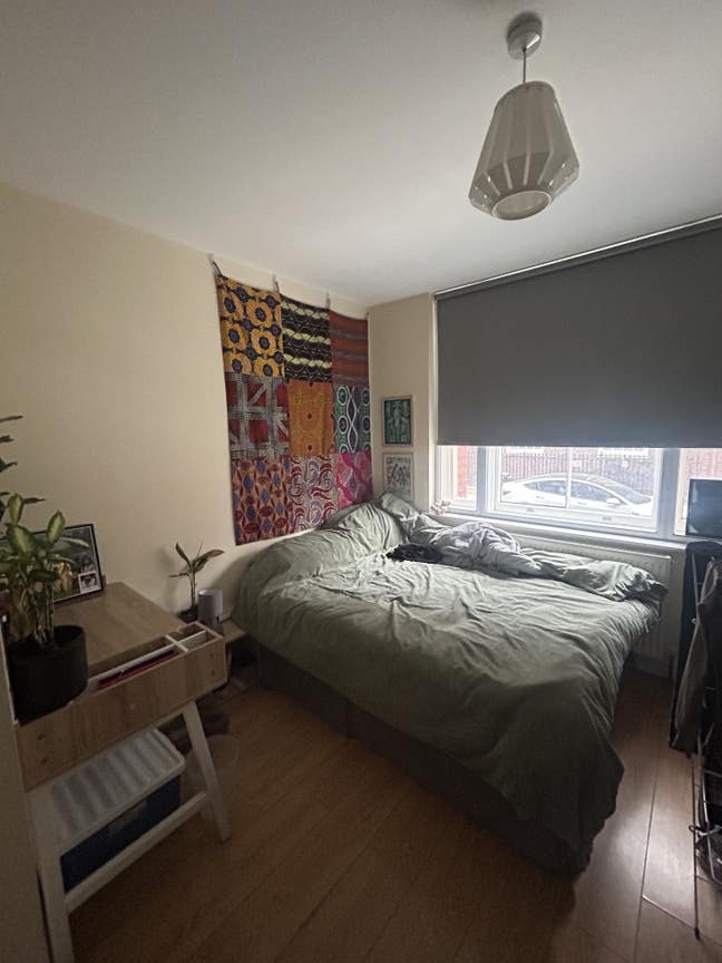 &pound;800 + shared bills (abt &pound;80)Whitechapel Double  Main Photo