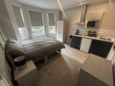 🚨 Recently Refurbished studios available now🚨 Main Photo