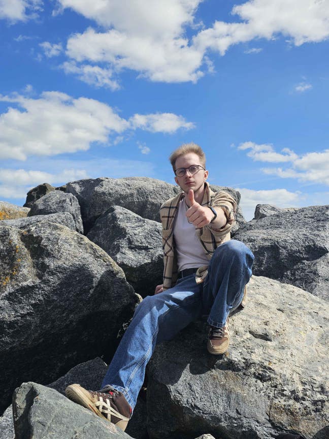 Looking for housemates and a house Main Photo