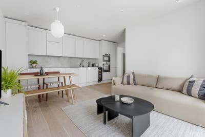 Beautiful 2 Bed/2 Bath Flat Available - Bermondsey Main Photo
