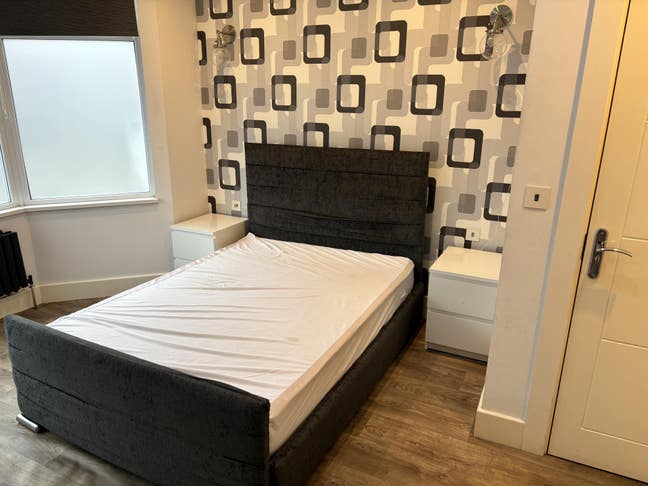 Spacious Double Ensuites Close To Town Centre Main Photo