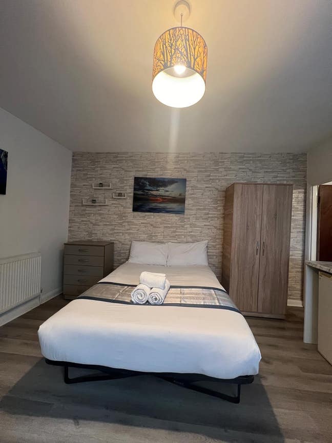 Studio flat with private entrance ALL Bils Inc! Main Photo