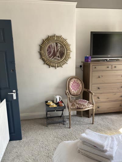 Double room in a beautiful Georgian house  Main Photo