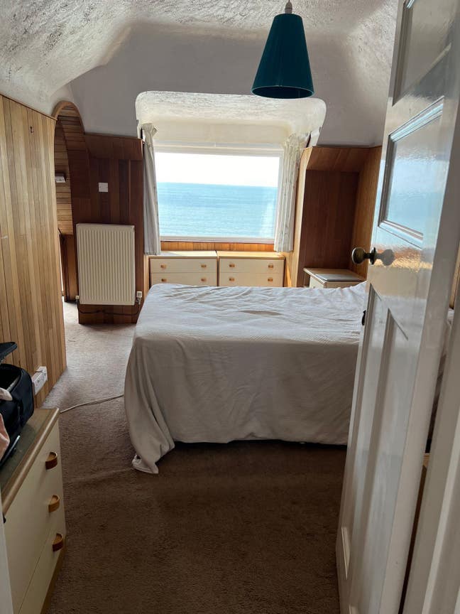 Cliff Top Double Bedroom Main Photo