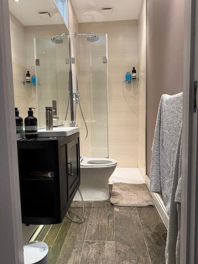 Short term let - Large  ensuit bedroom  Main Photo