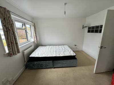 Spacious Double Room Available in a Friendly 2-Bed Main Photo