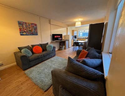 🏡 Rooms to Let - Student or Professional! Main Photo