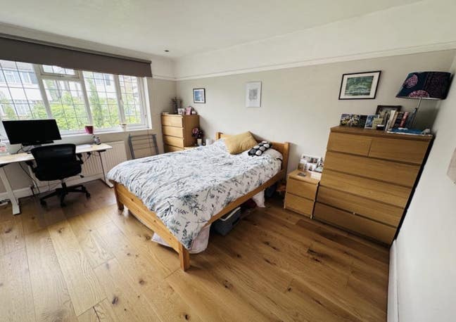 Bright spacious double room with lots of storage Main Photo