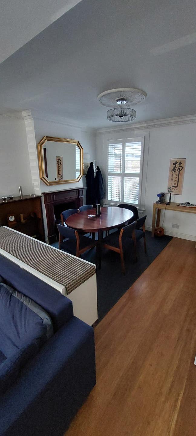 Flat In Barons Court Main Photo