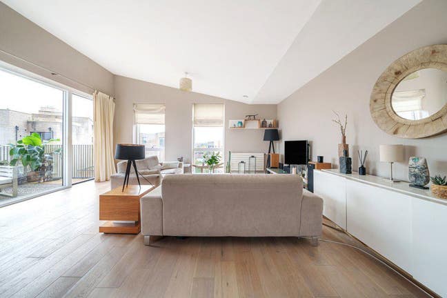 Ensuite double in spacious penthouse apartment Main Photo