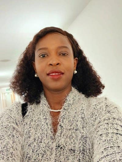 Professional Female seeks a single or double room Main Photo