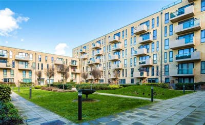 Luxury one bed with Balcony, Stepney Green E1 Main Photo