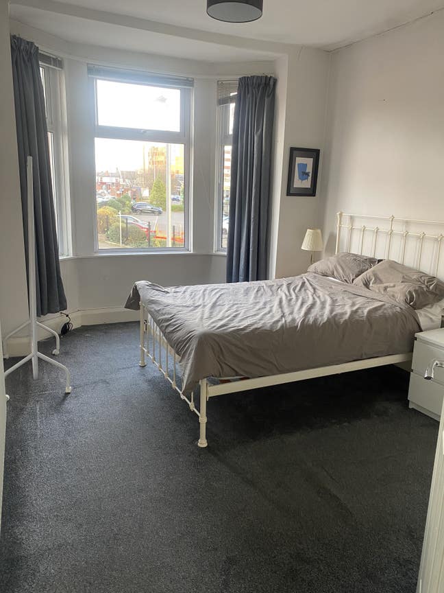 Double Bedroom available Old Trafford (Bills Inc.) Main Photo