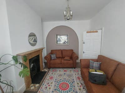 Three storey Victorian house with original feature Main Photo