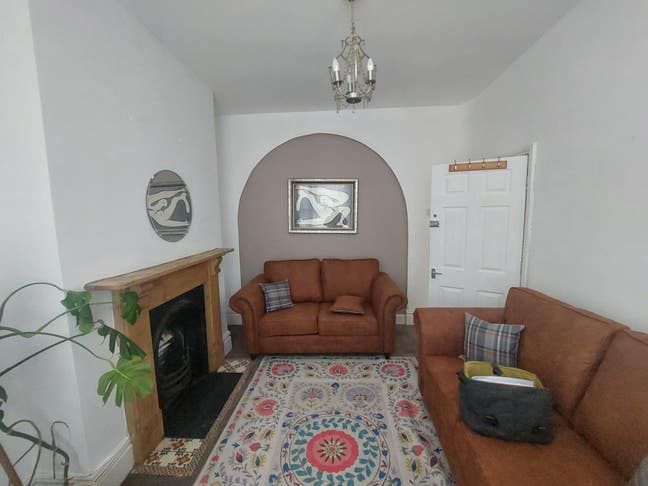 Three storey Victorian house with original feature Main Photo