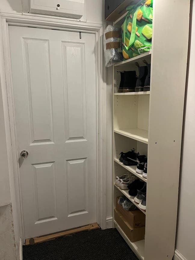 Spacious studio to share in house near city Main Photo