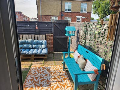 Beautiful room in a 2 bedrooms House.  Main Photo