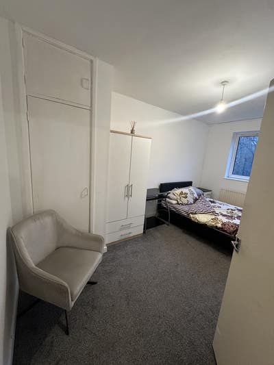 Room to Let in 2-Bedroom Flat (WC1H) Main Photo