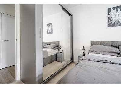 A superb double bedroom en-suite in a 2bd flat  Main Photo