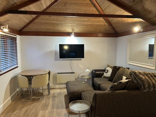 A delightful separate annex with all amenities,  Main Photo