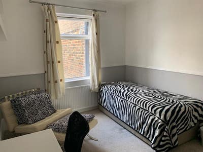 Double Rooms  available close to Eastbourne centre Main Photo