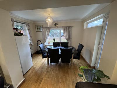 Spacious double Bedroom Main Photo