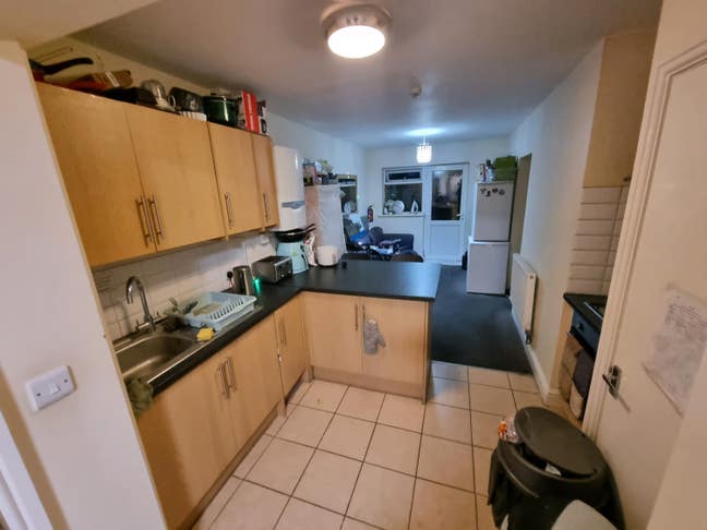 Good sized room Shared House Main Photo