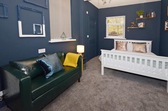 Modern & cool 5 bed all ensuite Townhouse with TVs Main Photo