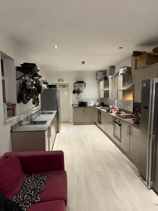 Double En-Suite Room All Bills Included! Main Photo